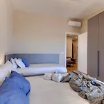 Khione Apartment By Mamo Florence